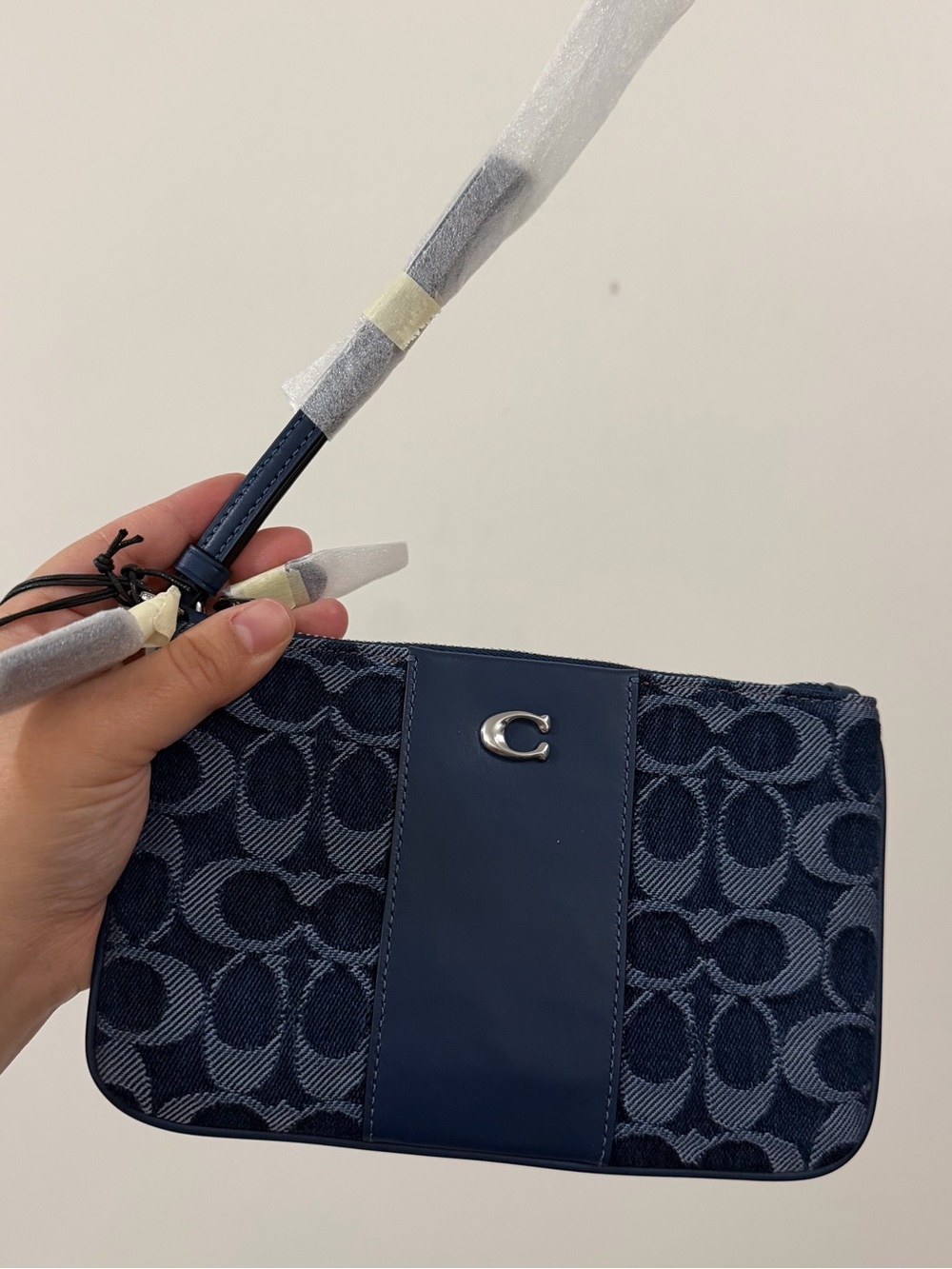 Coach Essential Small Wristlet